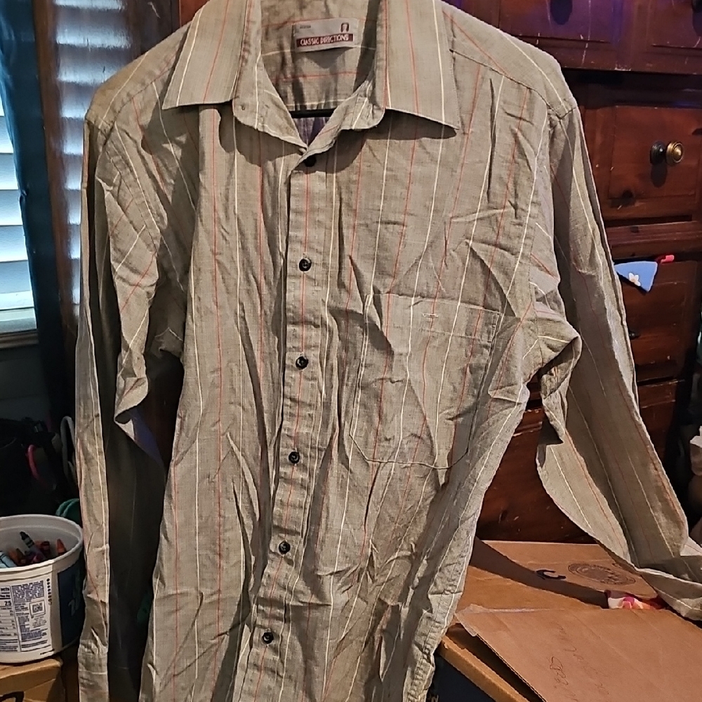 !!.   Men's M Dress Shirt.    S2